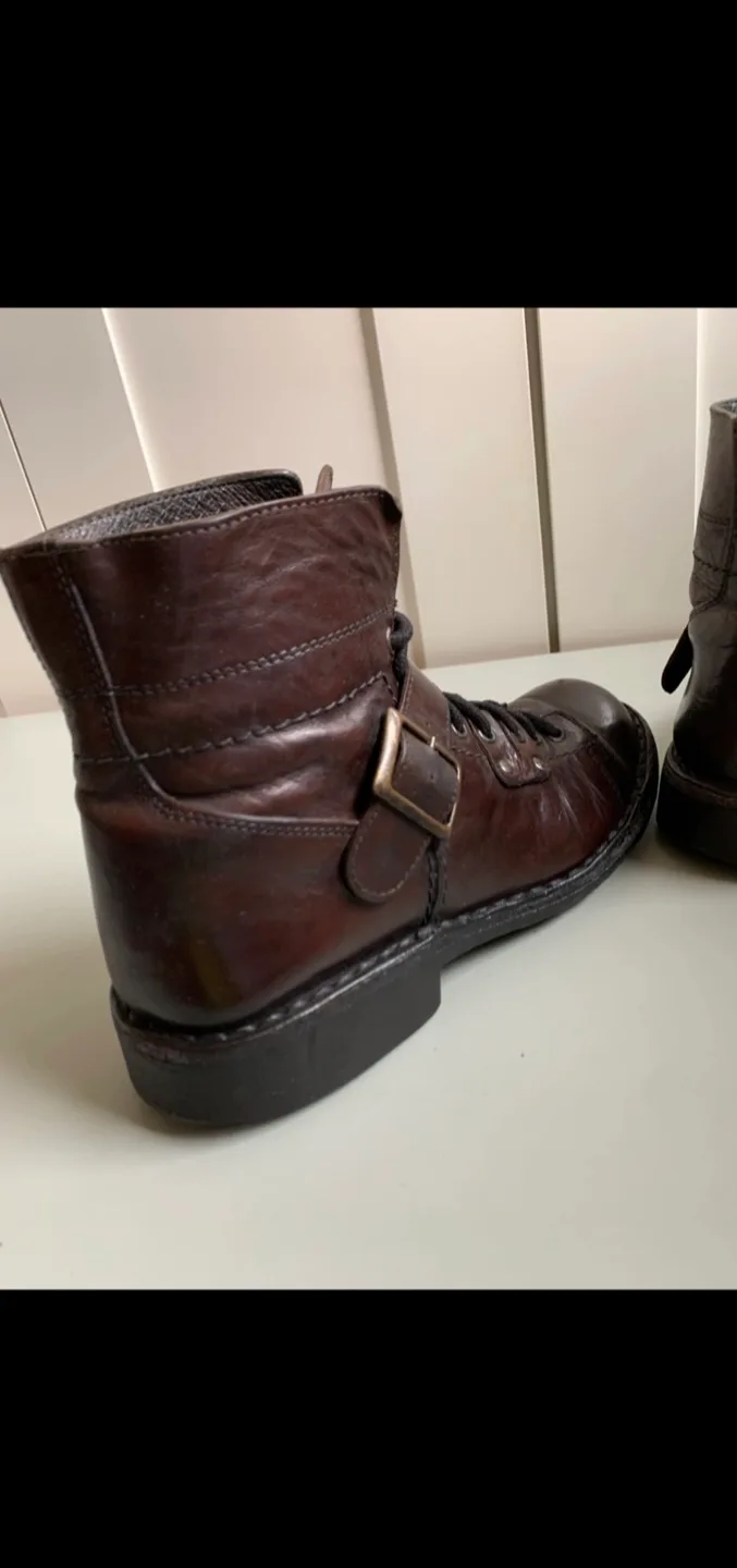 Bata Men’s Leather Boots: Size 8.5 US image indicator(5)