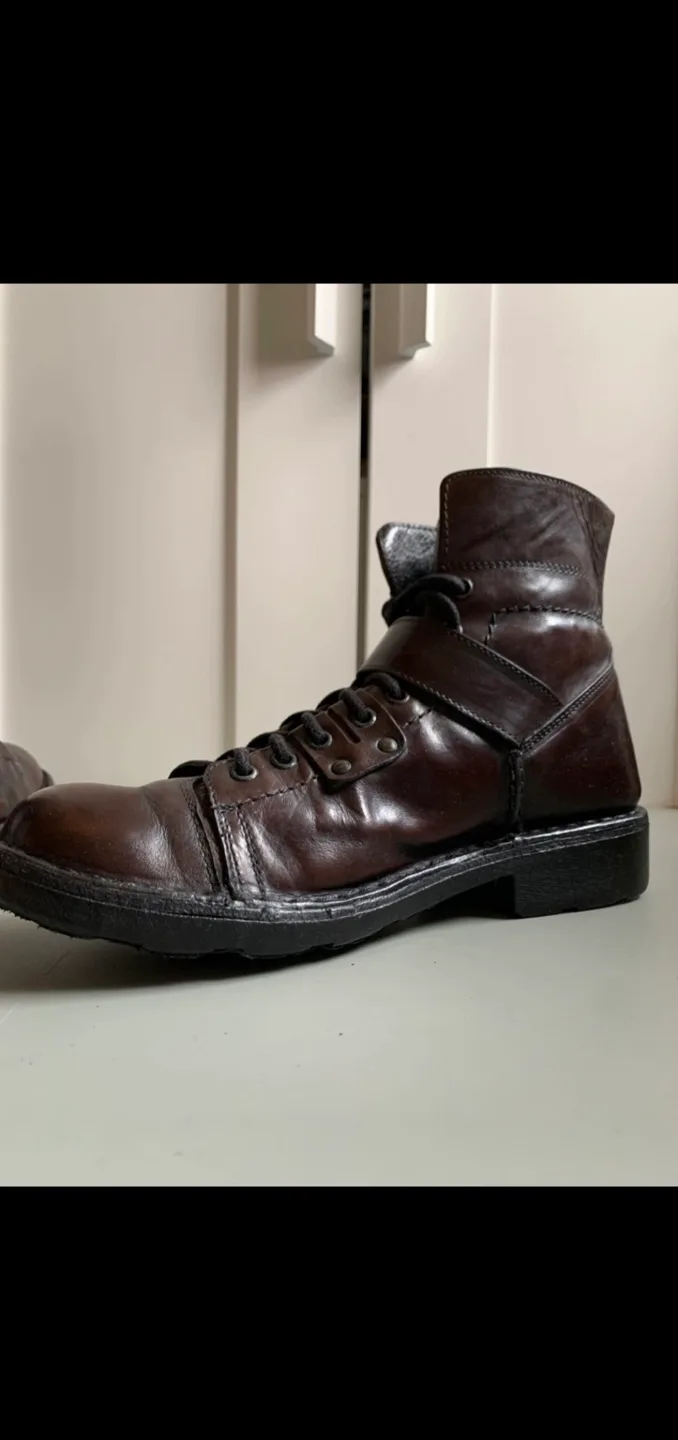 Bata Men’s Leather Boots: Size 8.5 US image indicator(3)