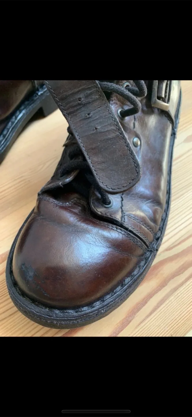 Bata Men’s Leather Boots: Size 8.5 US image indicator(9)