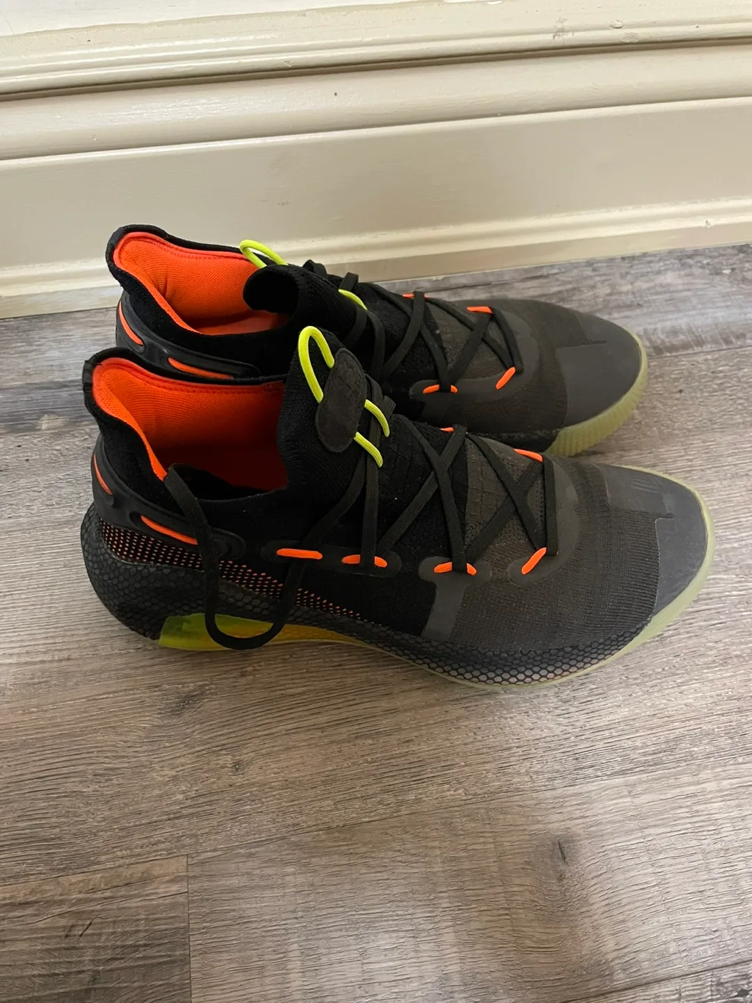 Under Armour Curry 6 Sneakers - Size 10 image indicator(2)