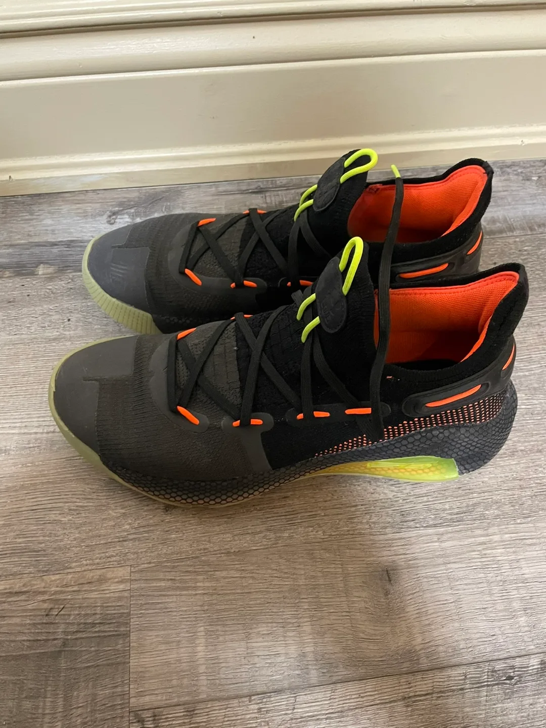 Under Armour Curry 6 Sneakers - Size 10 thumbnail
