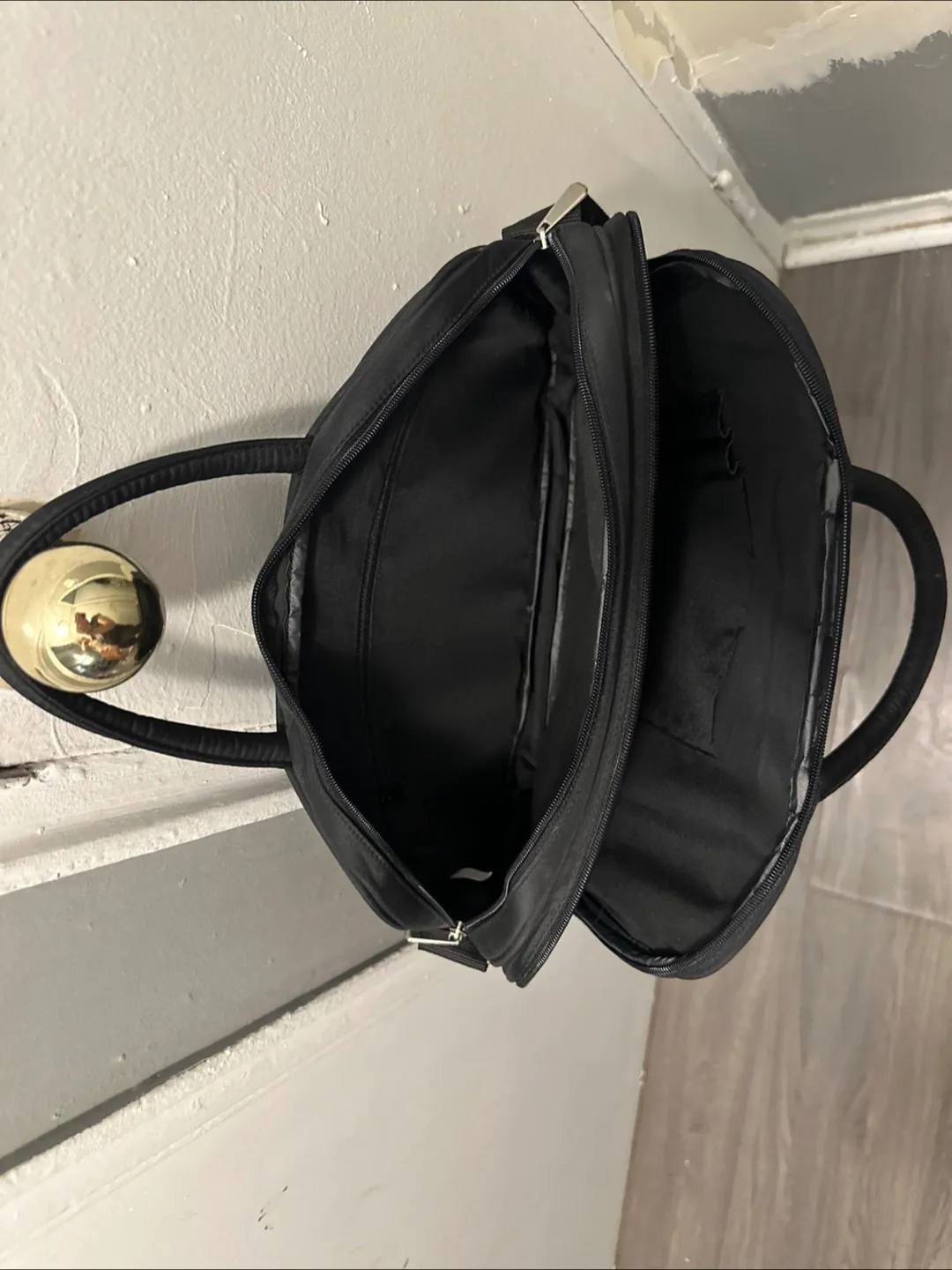 Black laptop case image indicator(2)