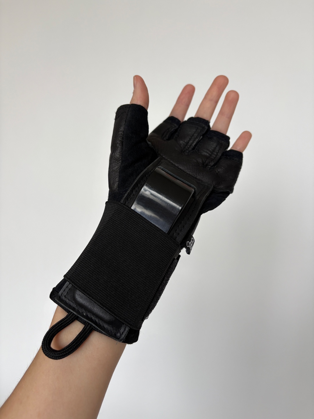 Triple Eight Wrist Guards (M) & Knee Pads (XL) - photo 3