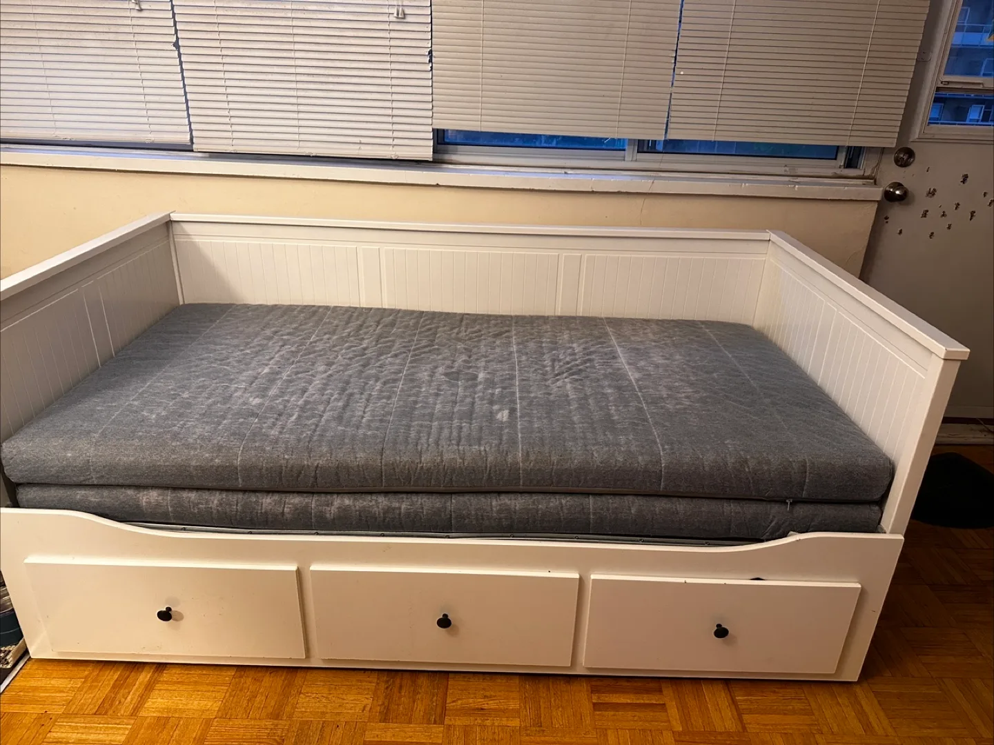 IKEA Hemnes Daybed with 2pc mattress thumbnail
