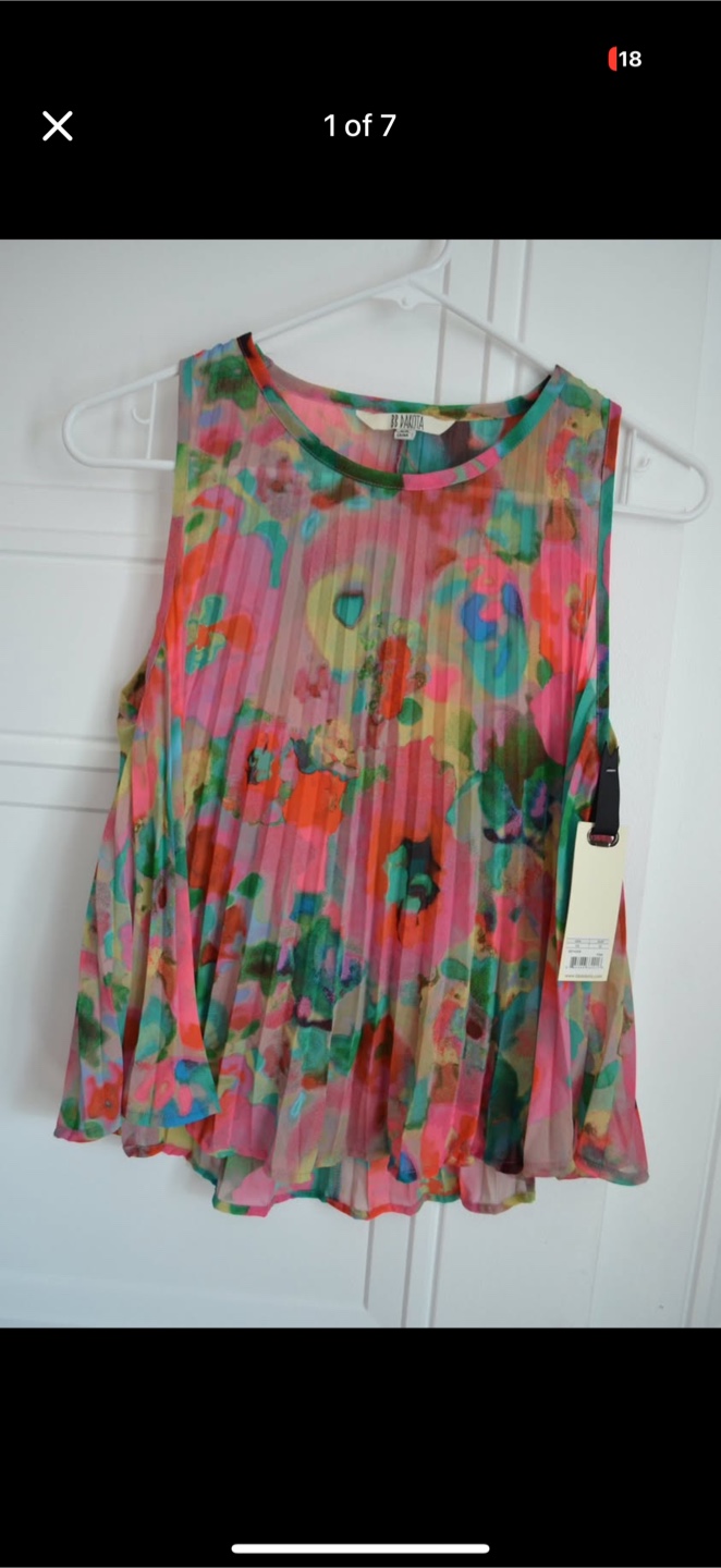 BB Dakota Floral Tank Top. NEW