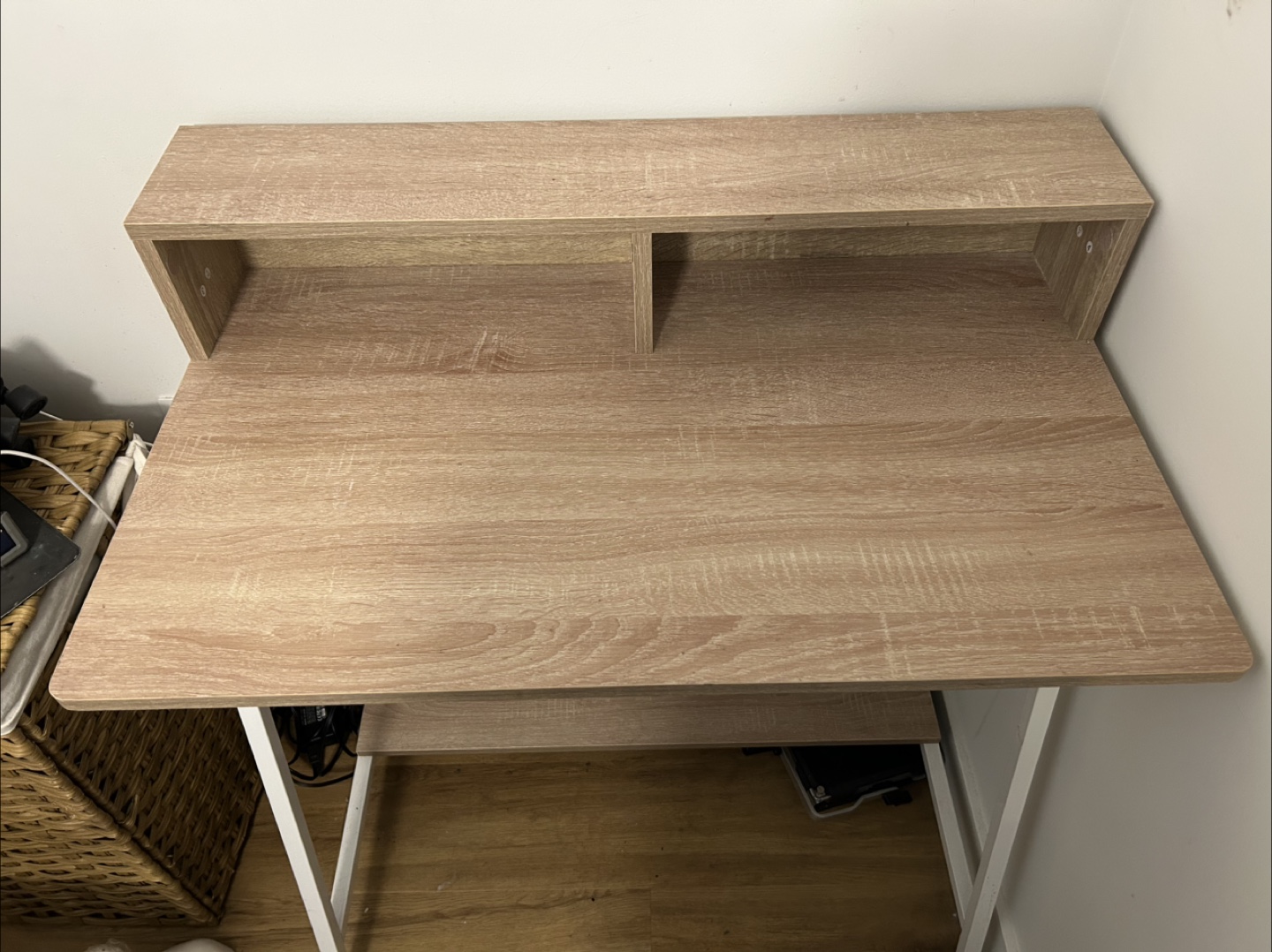 Desk - photo 5