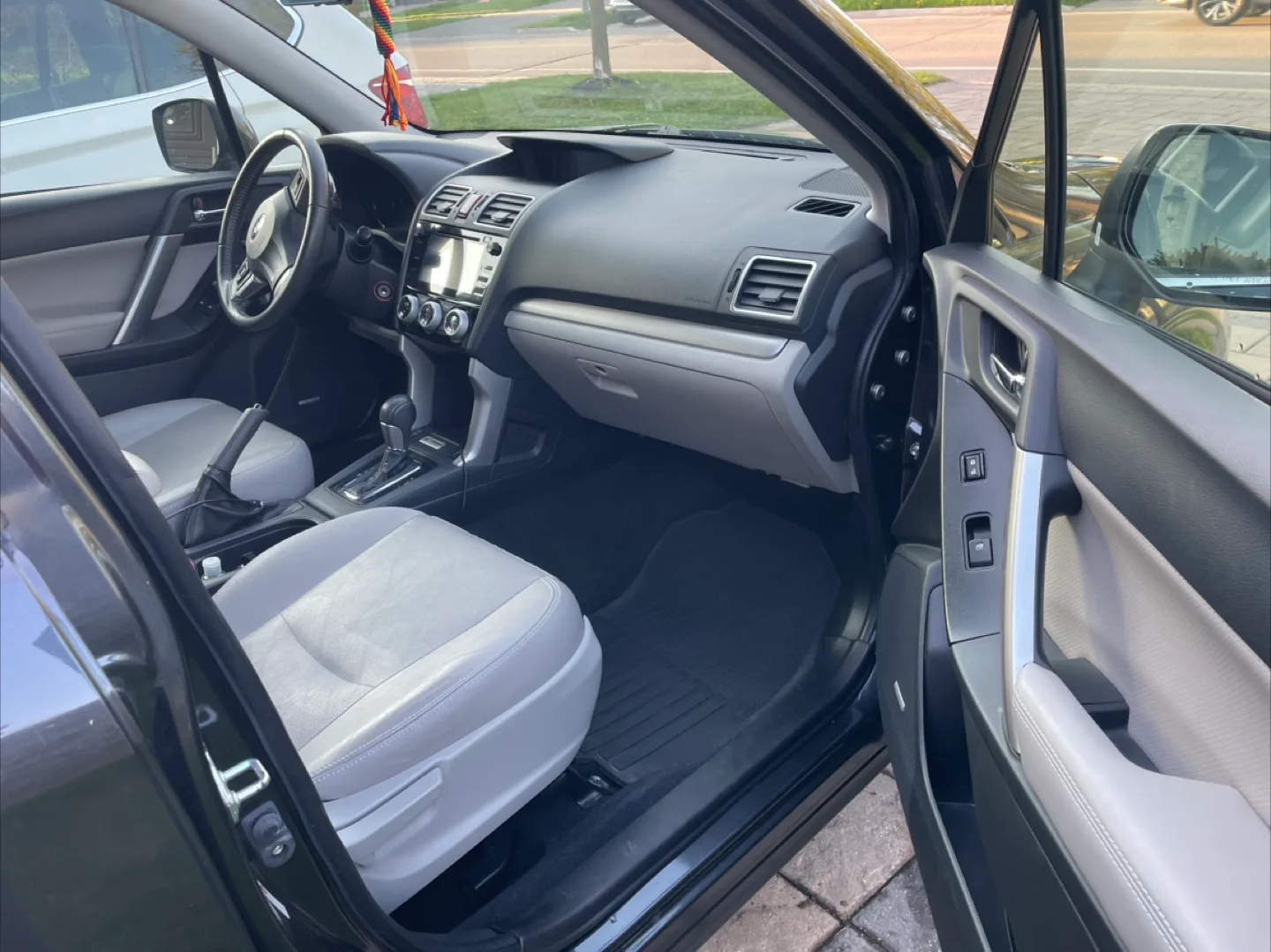 2016 Subaru Forester 2.5L SUV image indicator(5)