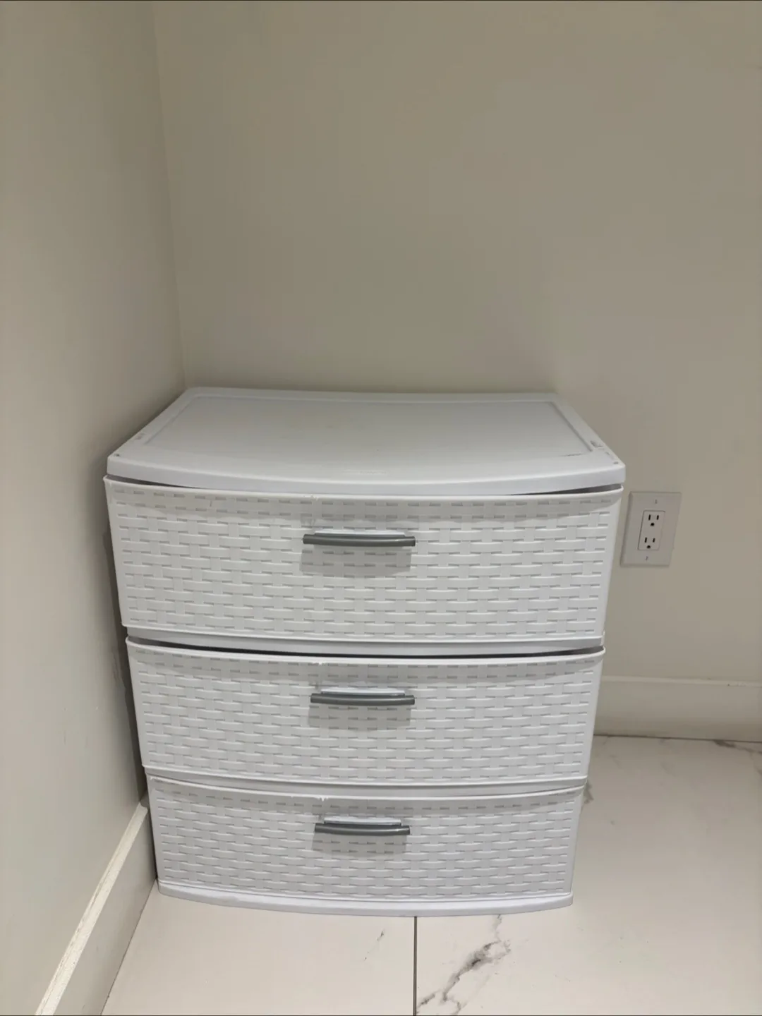 Plastic Sterilite 3-Drawer Storage Unit thumbnail