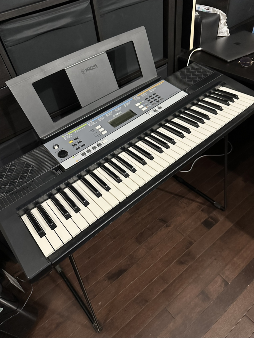 Yamaha Keyboard YPT-240 with stand