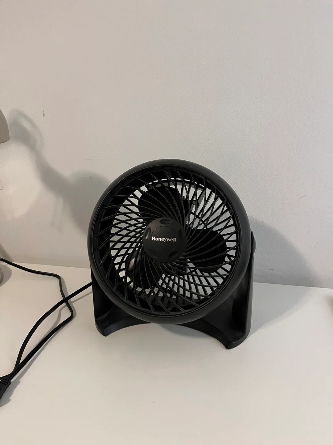 Honeywell Table Fan thumbnail