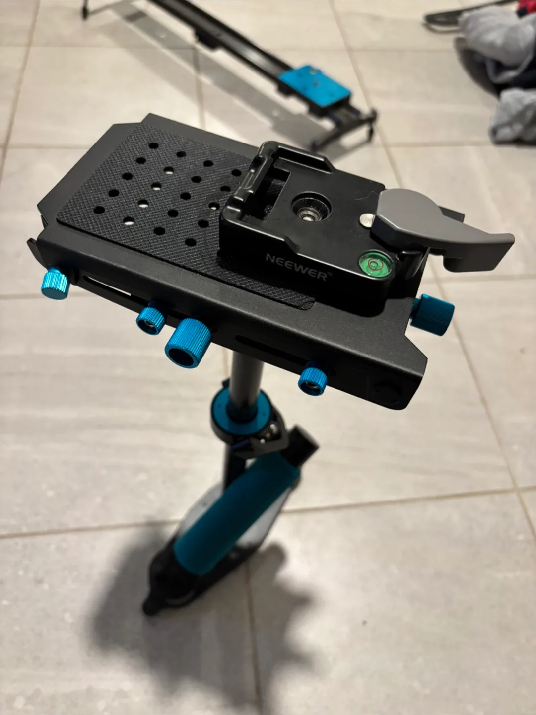 Neewer Camera Stabilizer Handheld Gimbal thumbnail