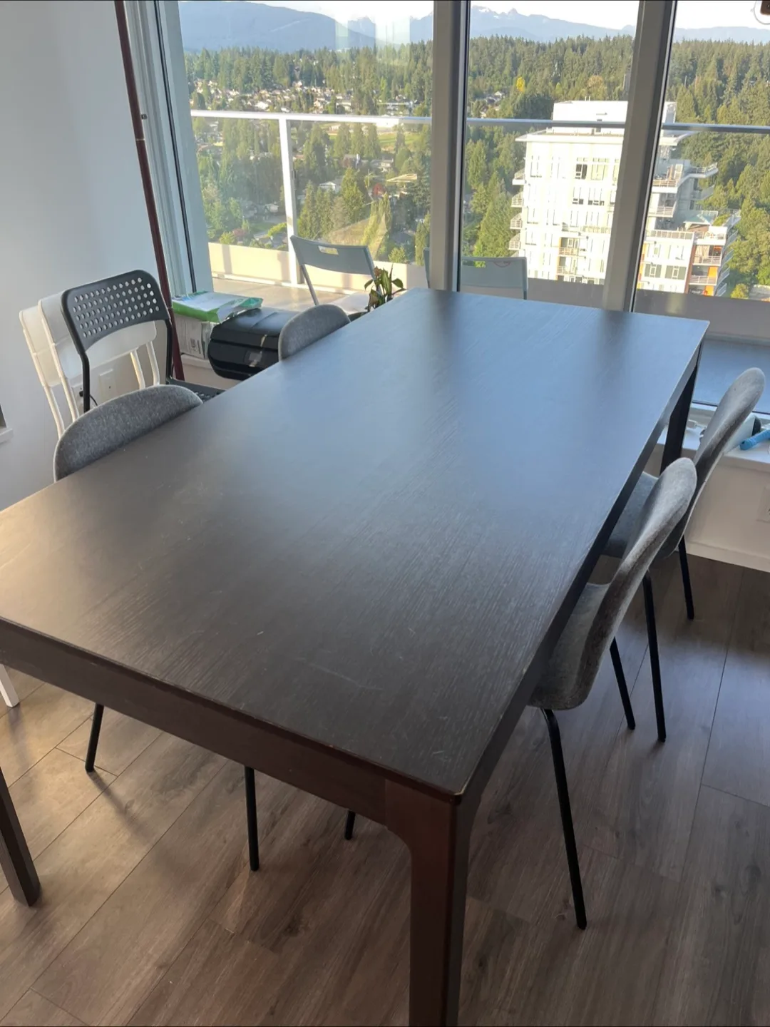 Extendable Dining table with 4 chairs thumbnail