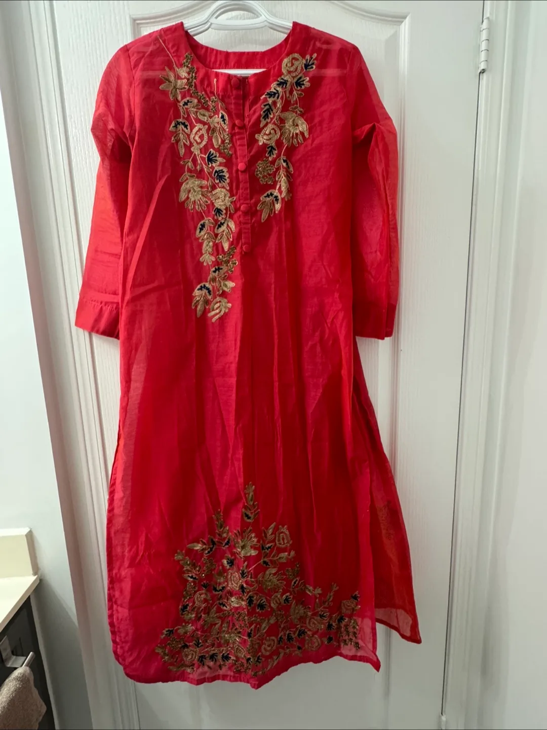 Pink embroidered kurta with inner gown 🥕 thumbnail