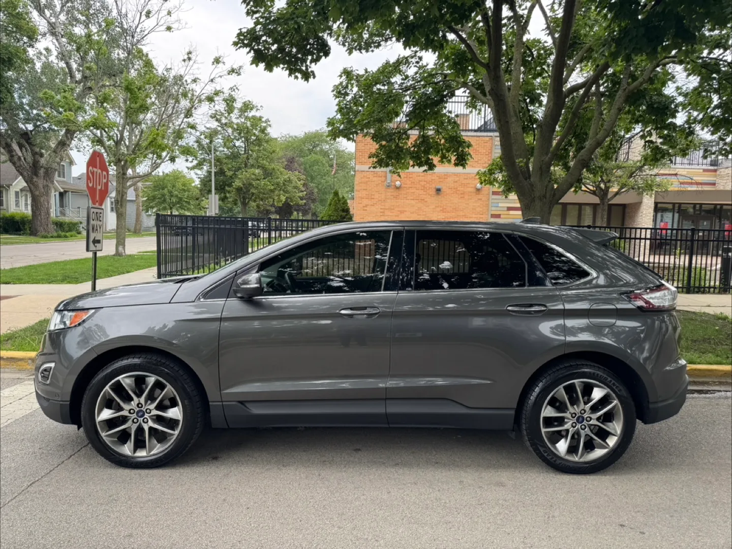 2015 Ford Edge · Titanium Sport Utility 4D image indicator(4)