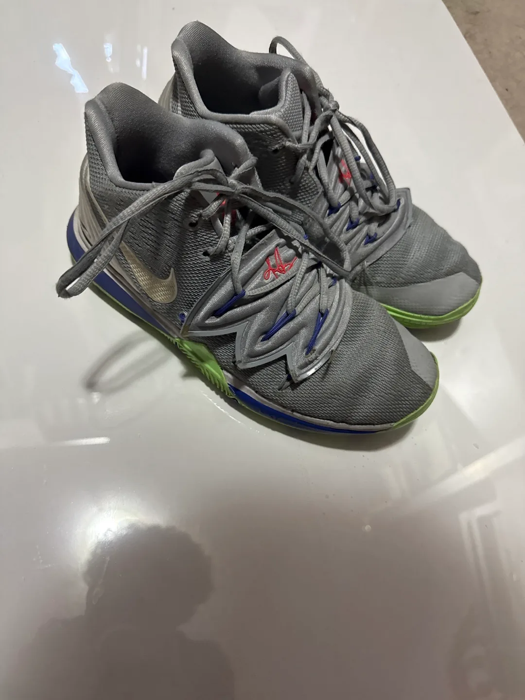 Grey Kyrie 5 Sneakers thumbnail