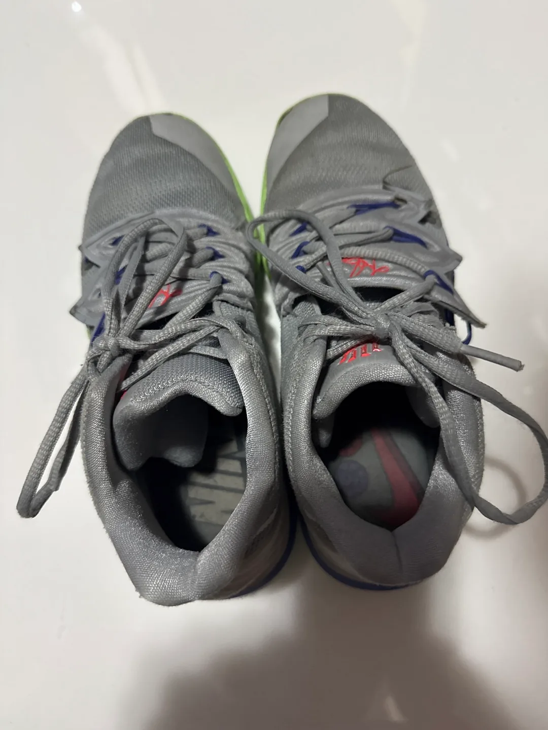 Grey Kyrie 5 Sneakers image indicator(3)