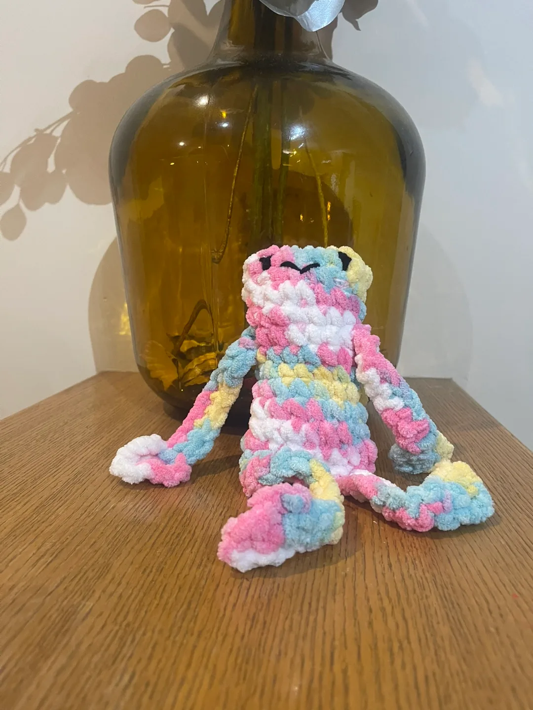 Customizable crocheted, handmade leggy frog image indicator(2)