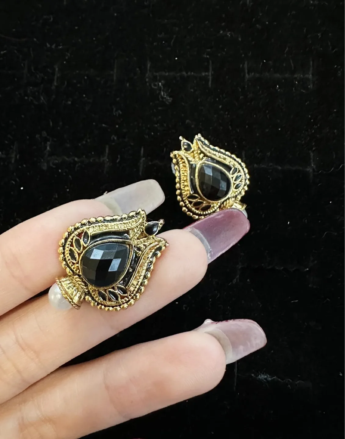 Elegant Vintage-Style Black Stone Earrings thumbnail