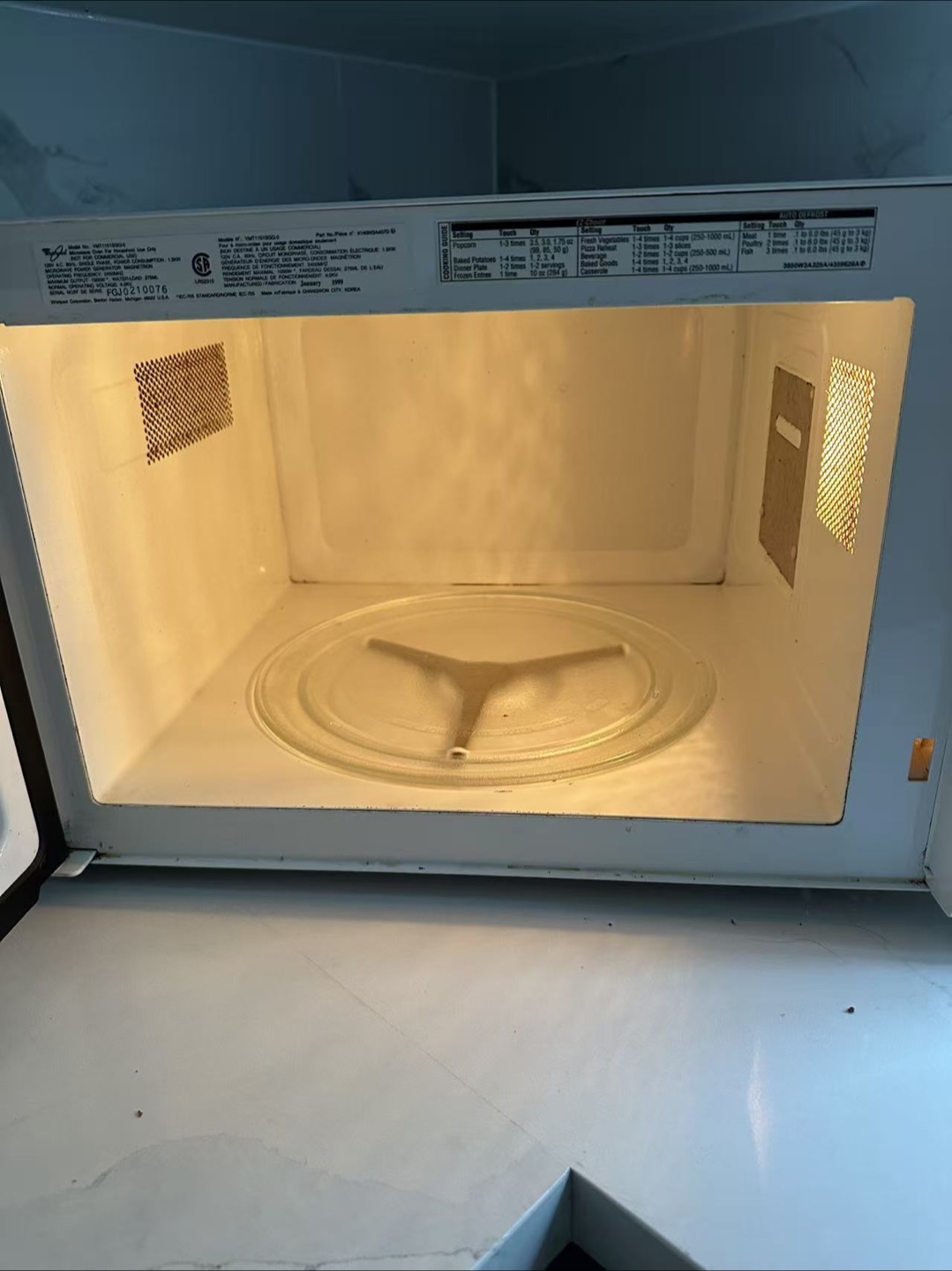 Whirlpool Microwave - photo 2