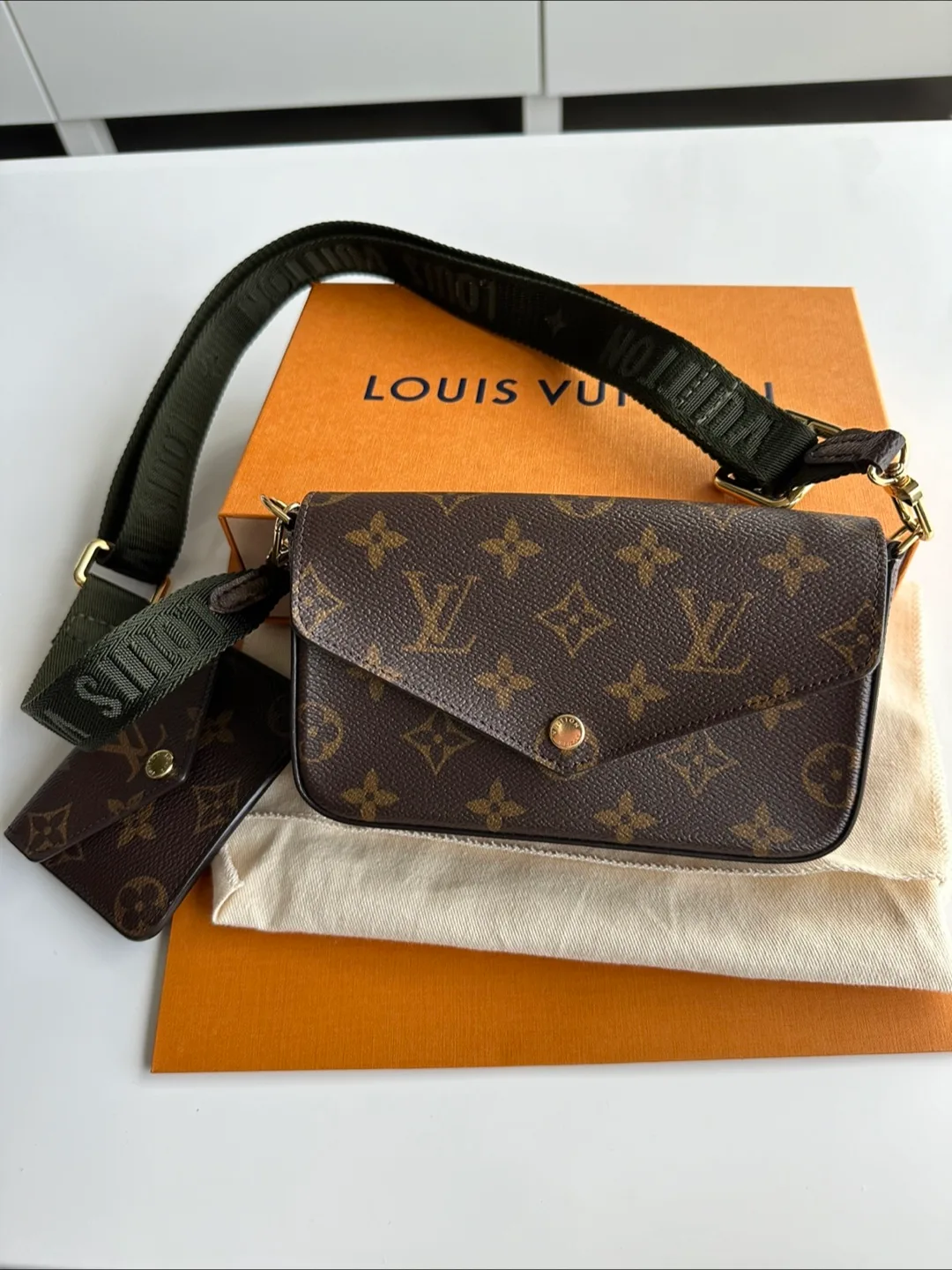 Louis Vuitton Monogram Felice Strap & Go image indicator(4)
