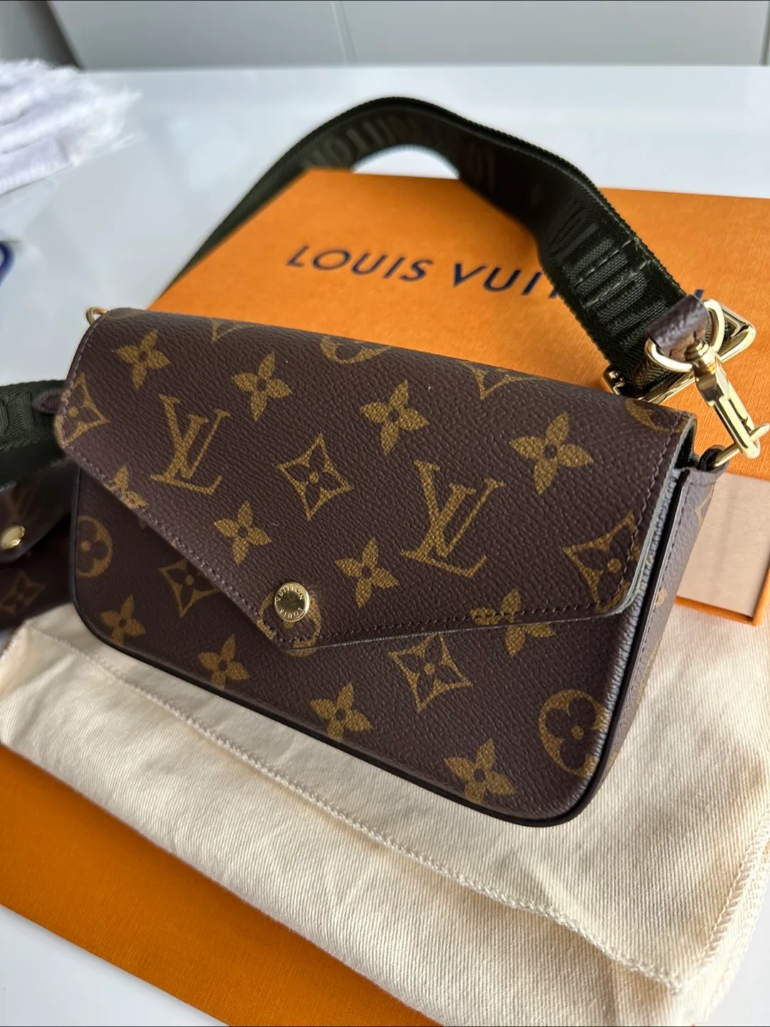 Louis Vuitton Monogram Felice Strap & Go image indicator(3)