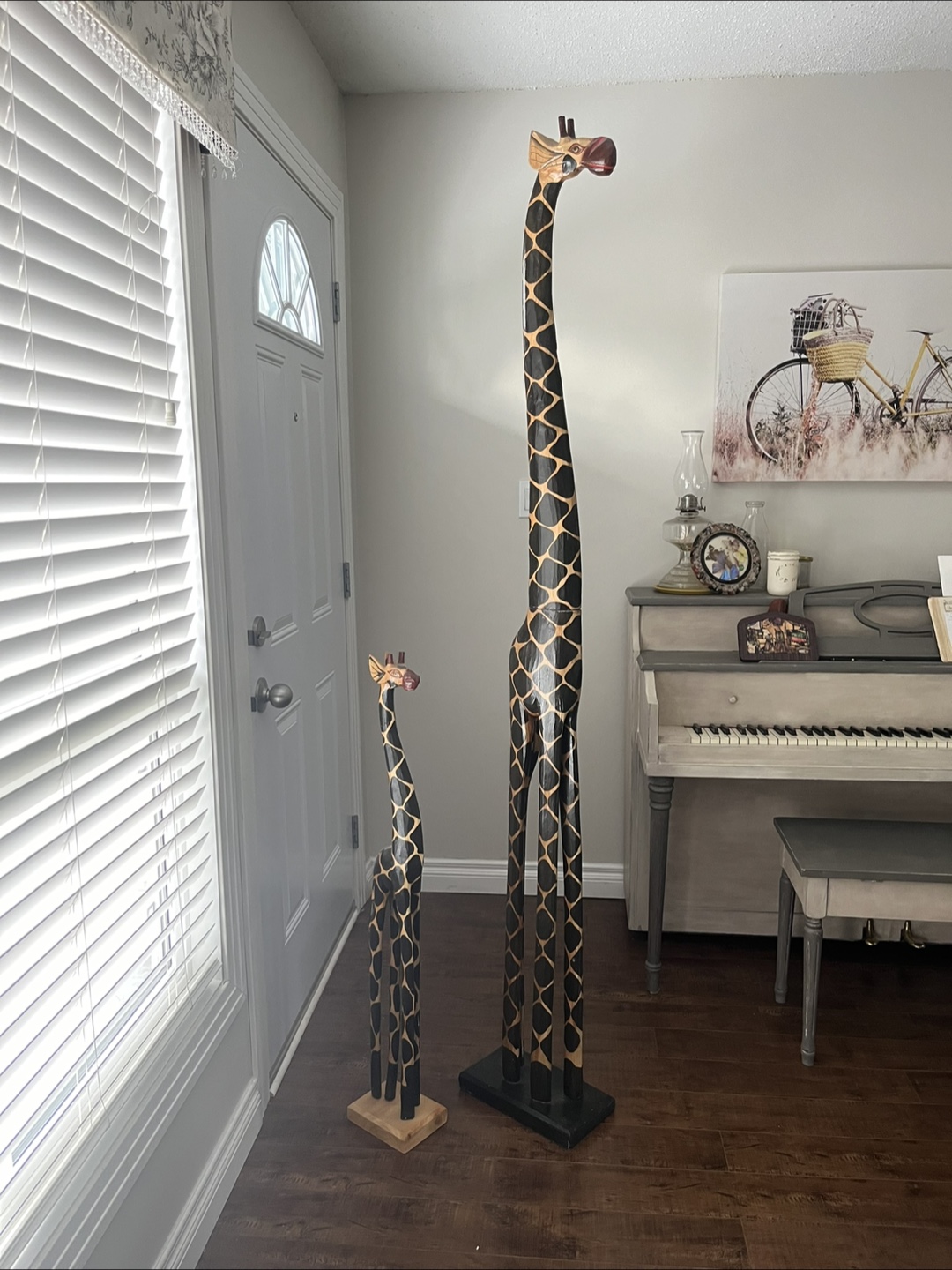 Giraffe Statues & Drawers