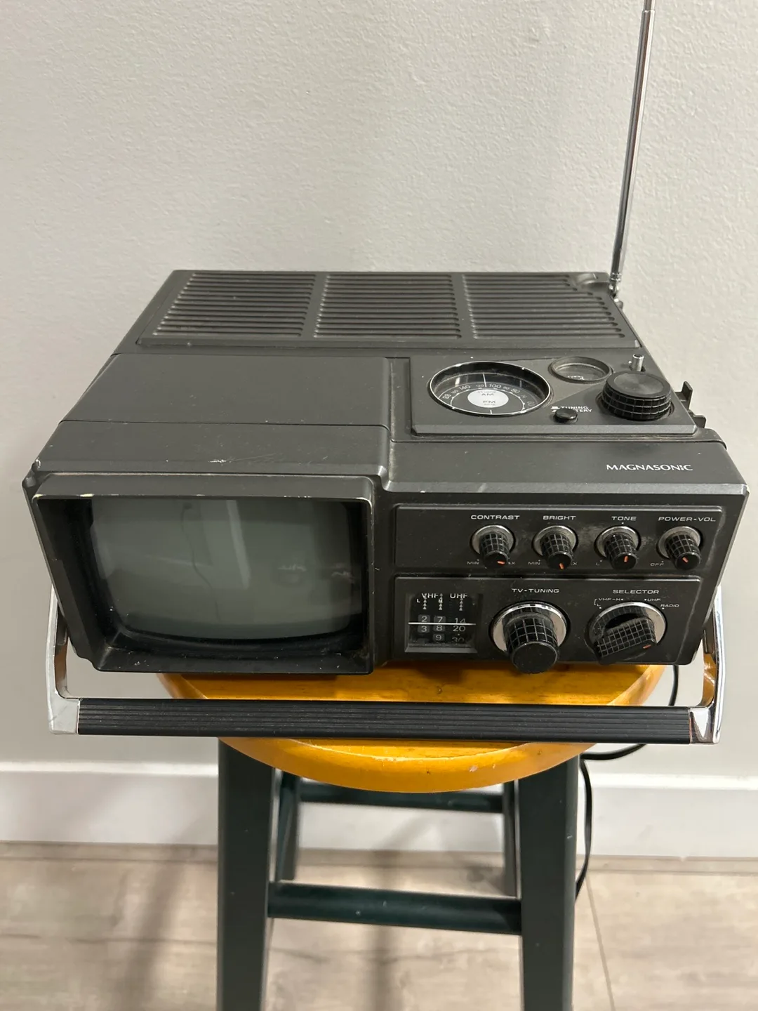 Magnasonic Portable TV image indicator(2)