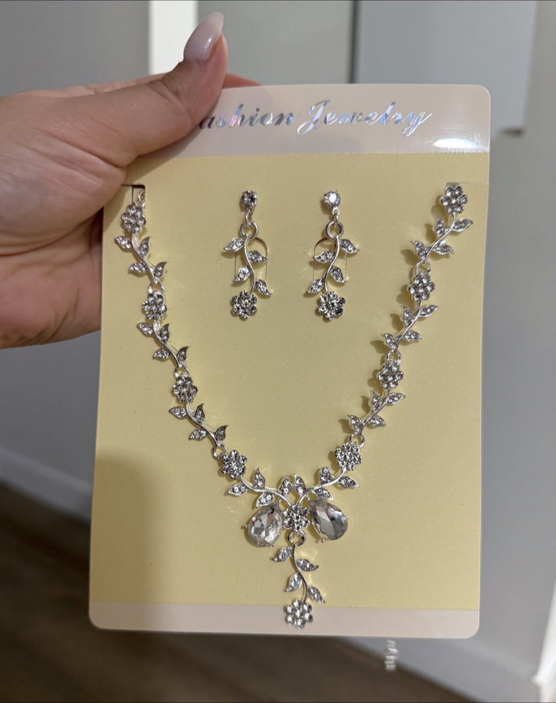 Women’s Jewelry Necklace and Earring Set
