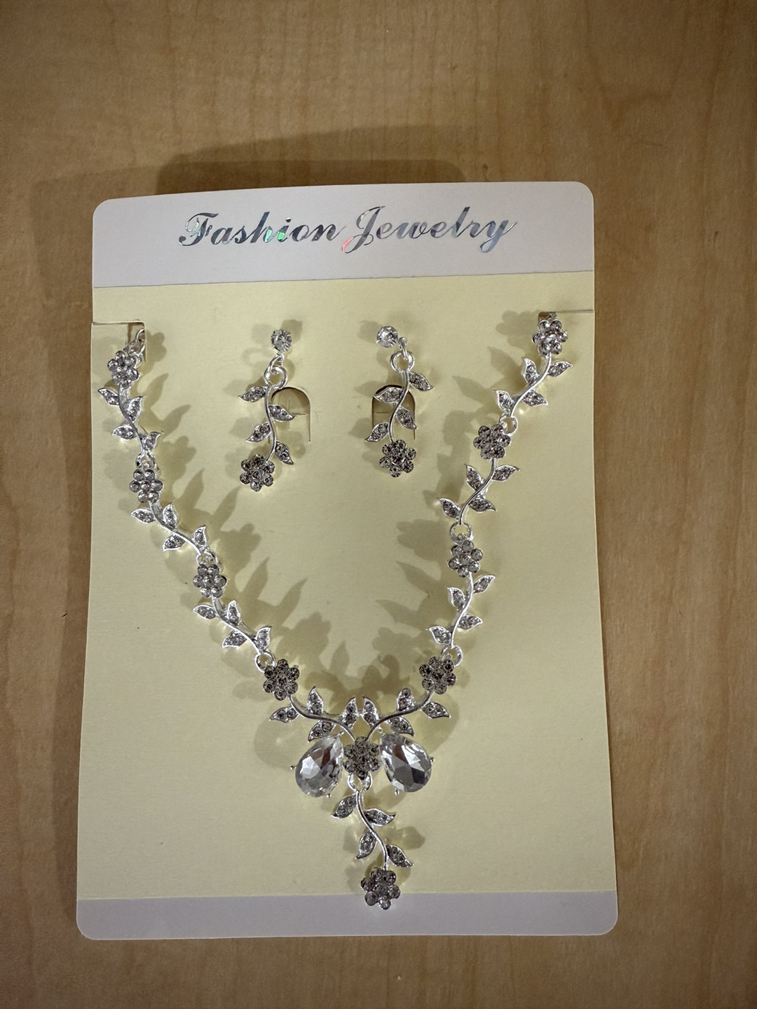 Women’s Jewelry Necklace and Earring Set - photo 2