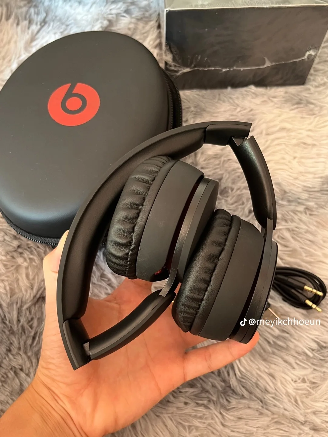Beats Solo Pro Wireless Headphones image indicator(2)