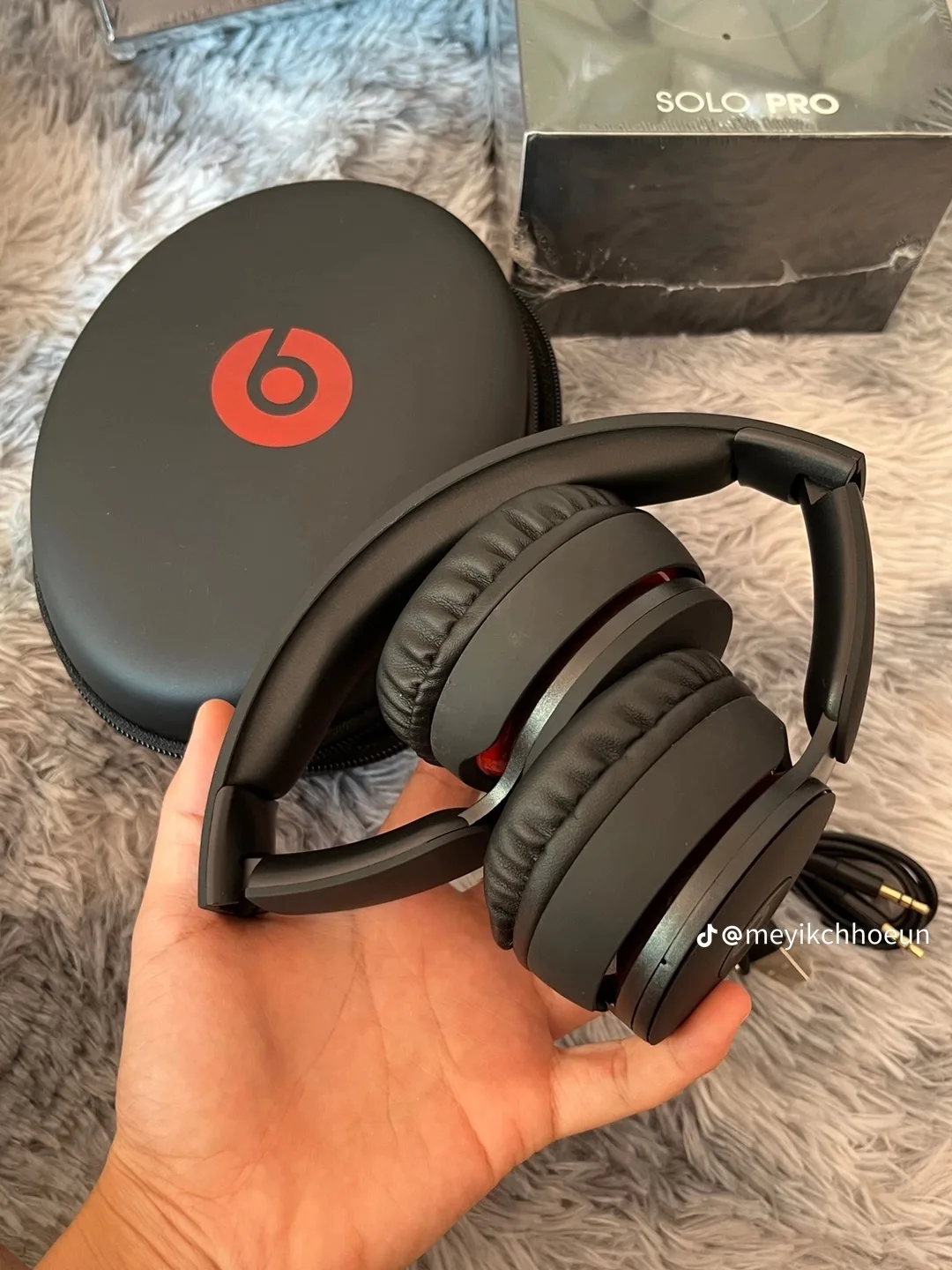 Beats Solo Pro Wireless Headphones image indicator(4)