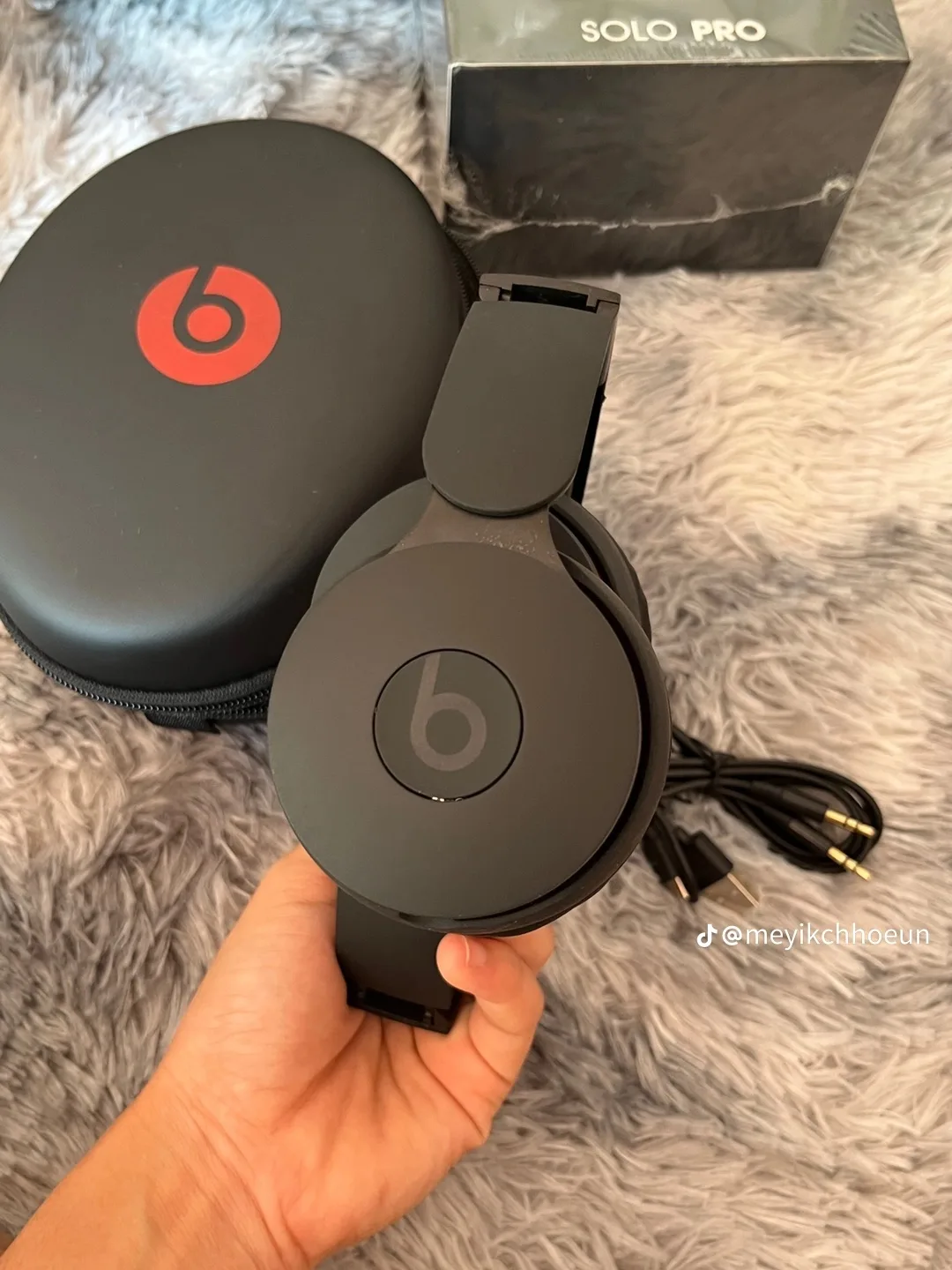 Beats Solo Pro Wireless Headphones image indicator(5)
