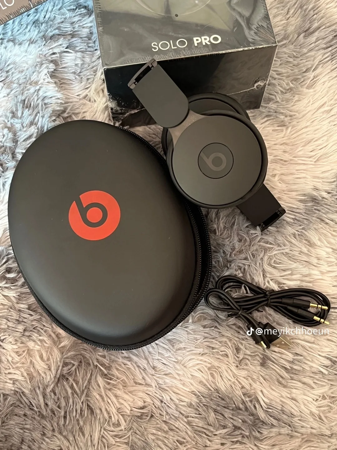 Beats Solo Pro Wireless Headphones image indicator(6)