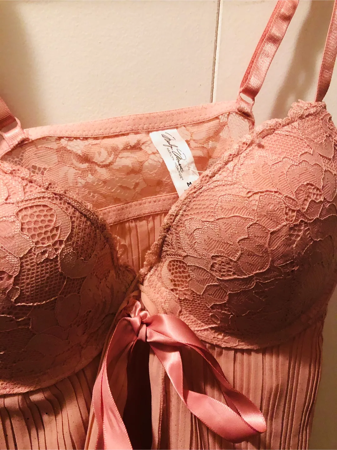 Marilyn Monroe Lingerie Medium image indicator(2)