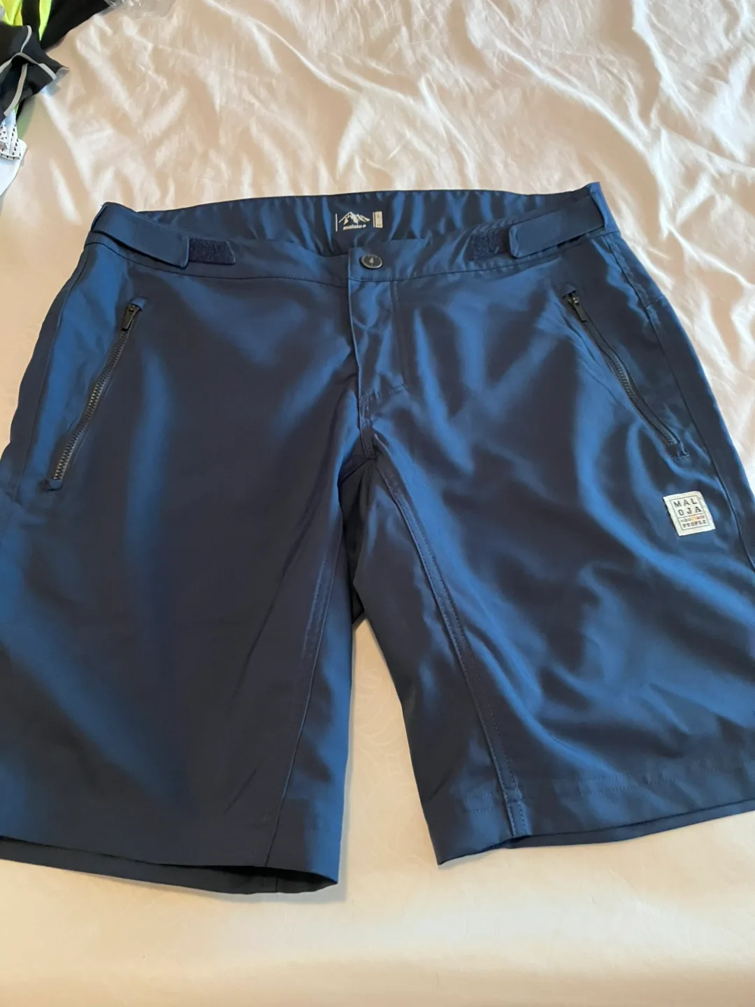Malola Shorts - Size L thumbnail