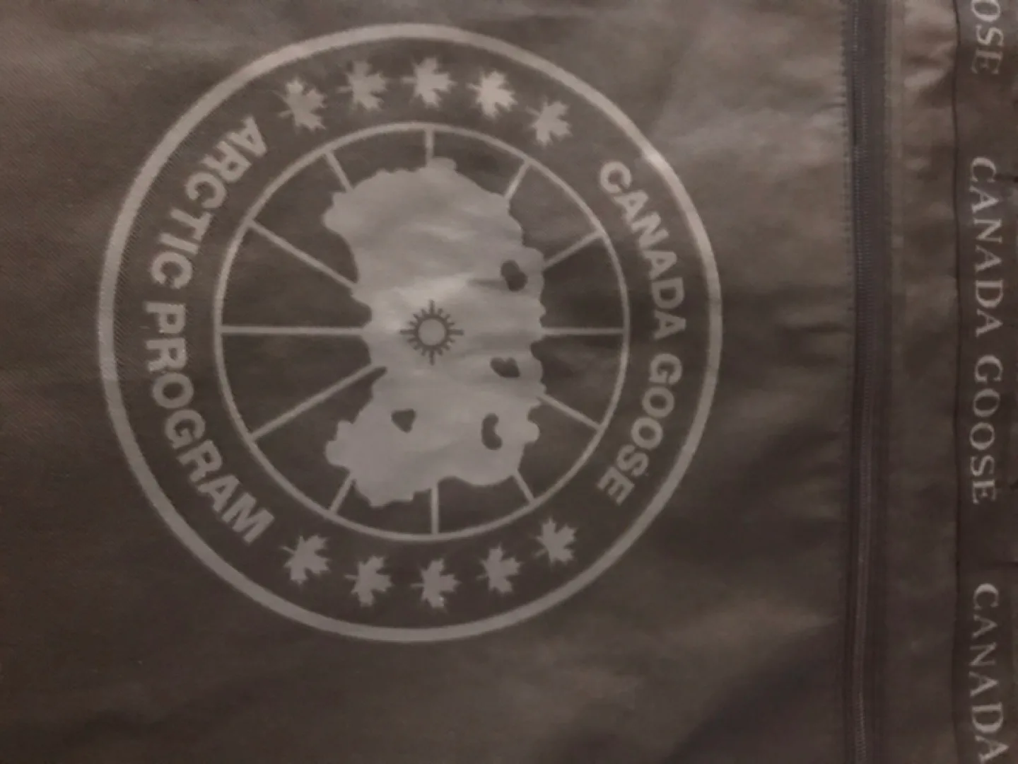 Canada Goose Garment Bag image indicator(2)