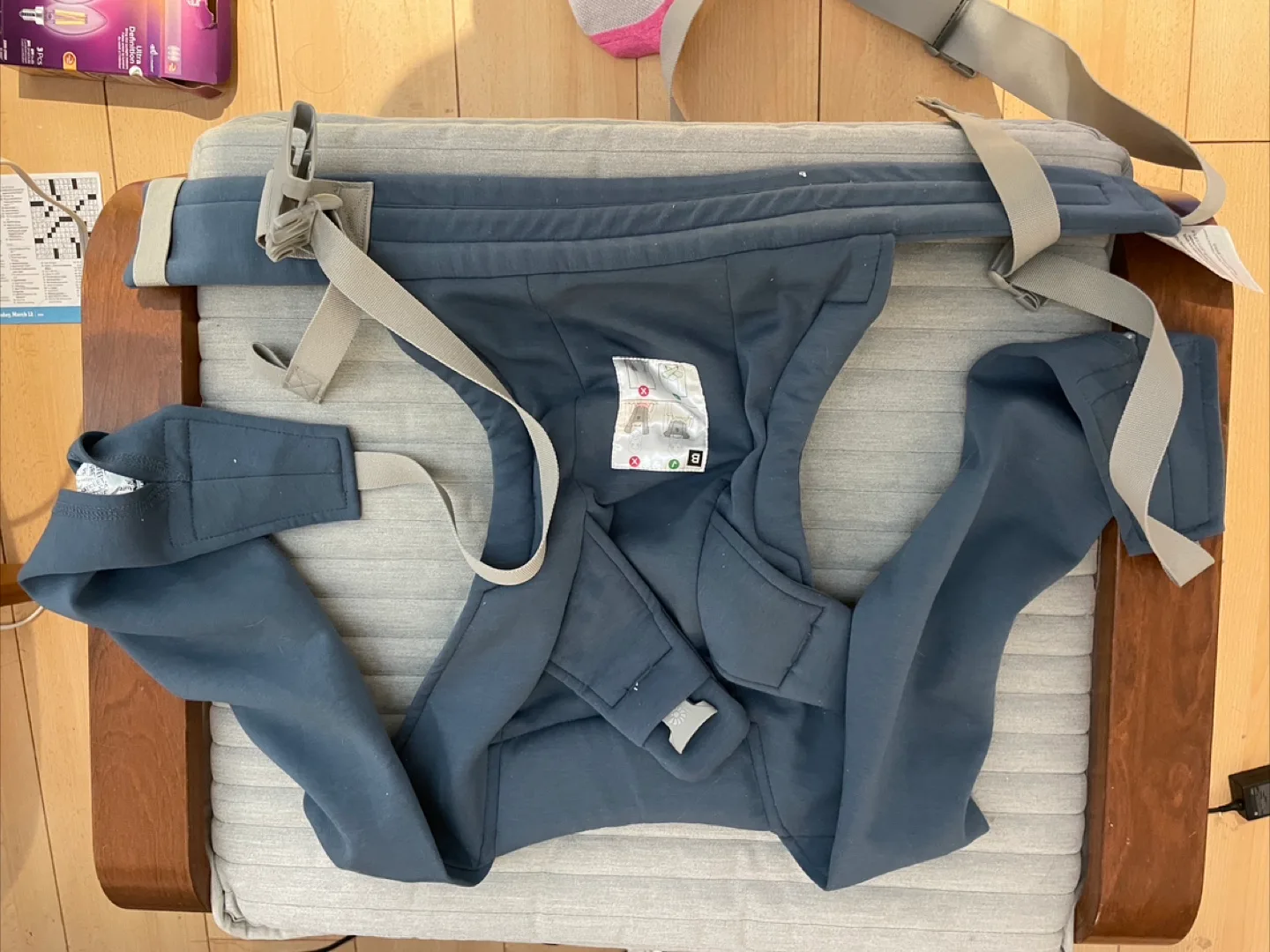 Ergobaby embrace carrier in Oxford blue image indicator(2)