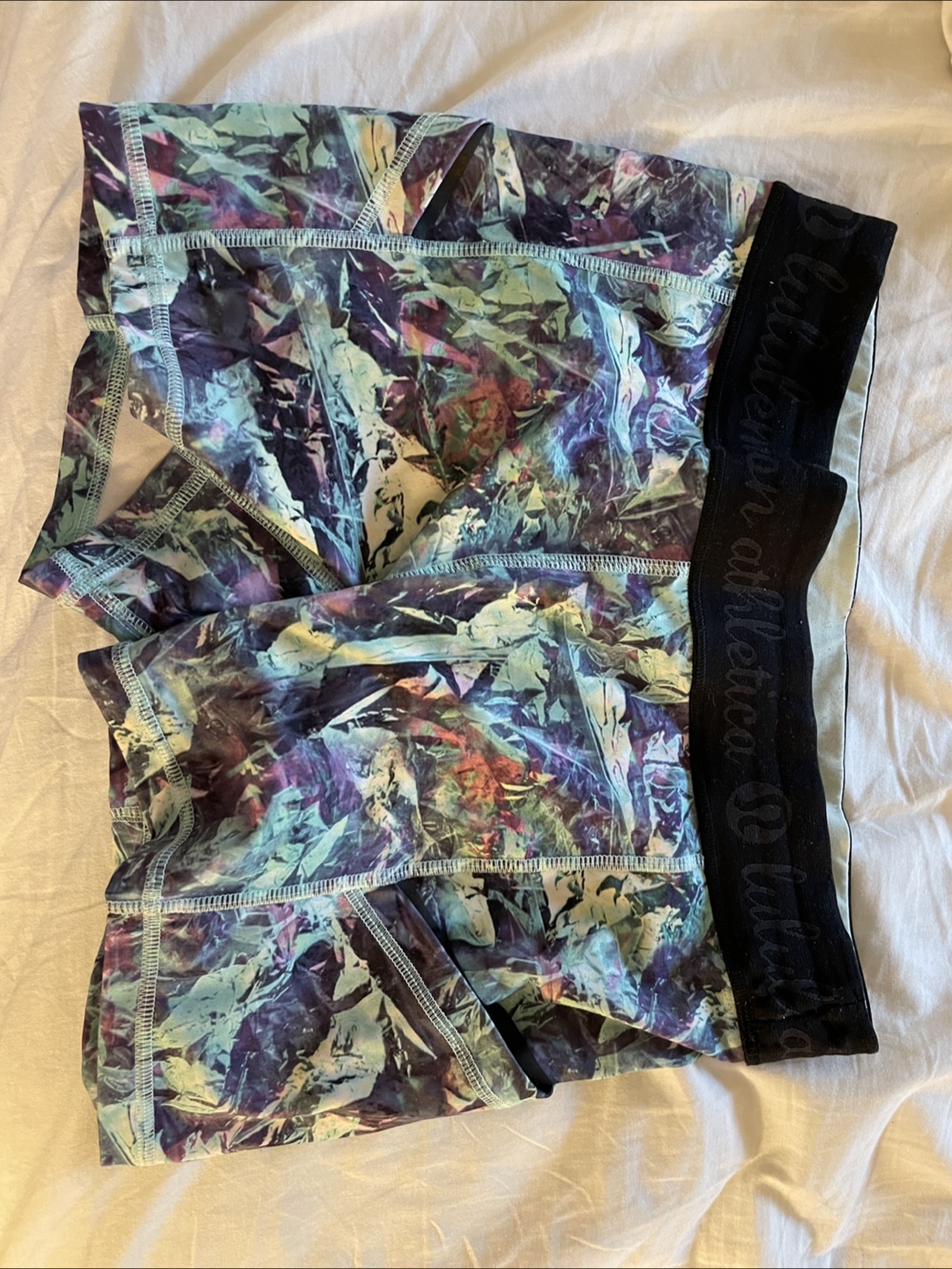 Lululemon size 6 wunder shorts