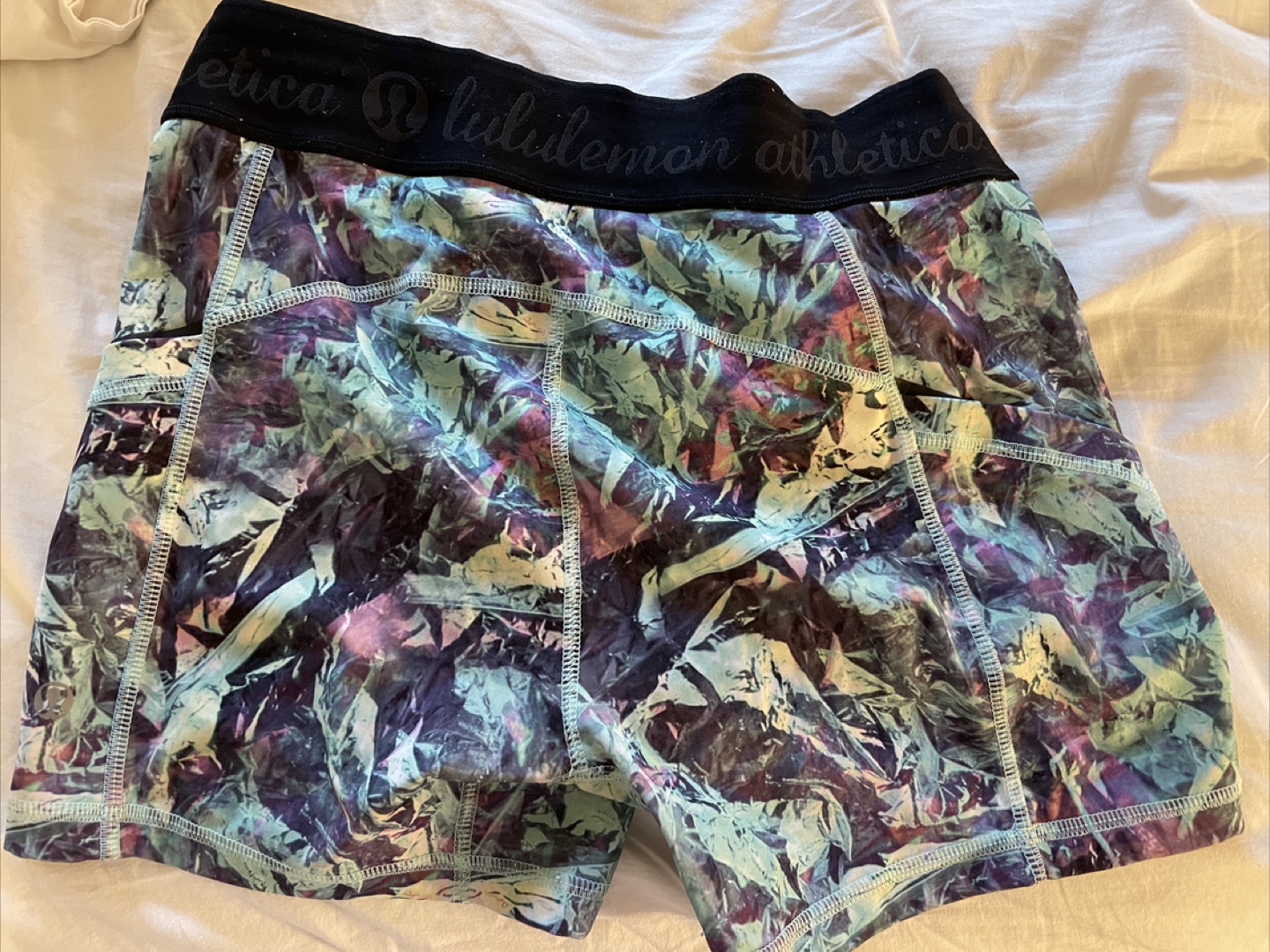 Lululemon size 6 wunder shorts - photo 3