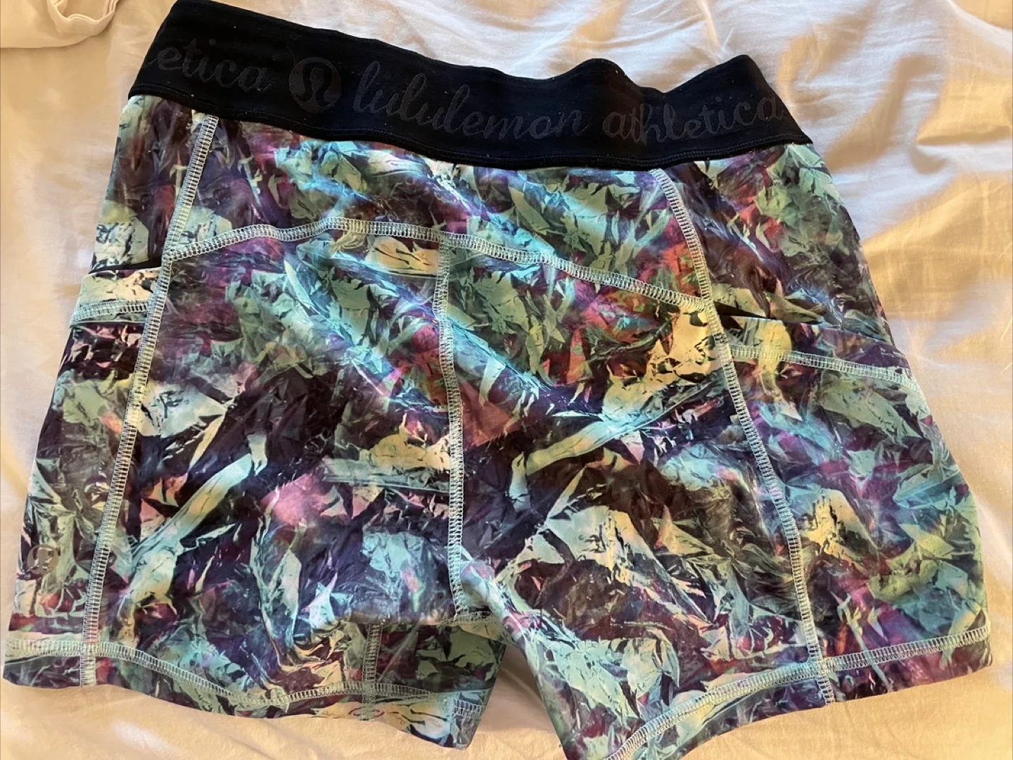 Lululemon size 6 wunder shorts image indicator(3)