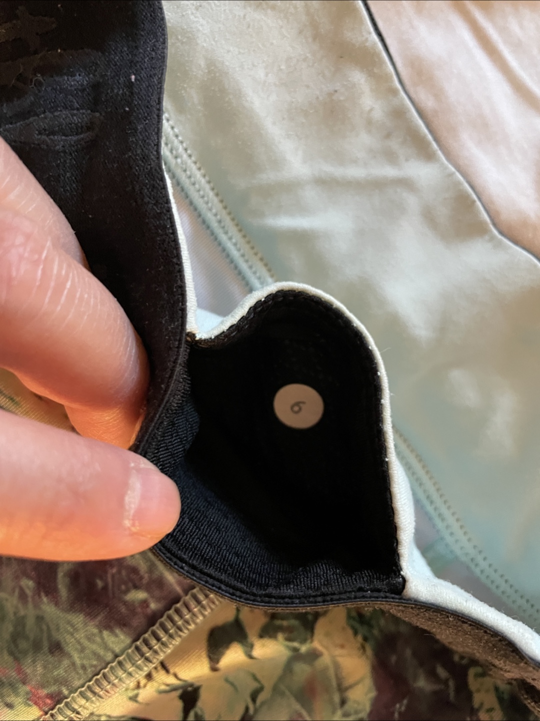 Lululemon size 6 wunder shorts - photo 2
