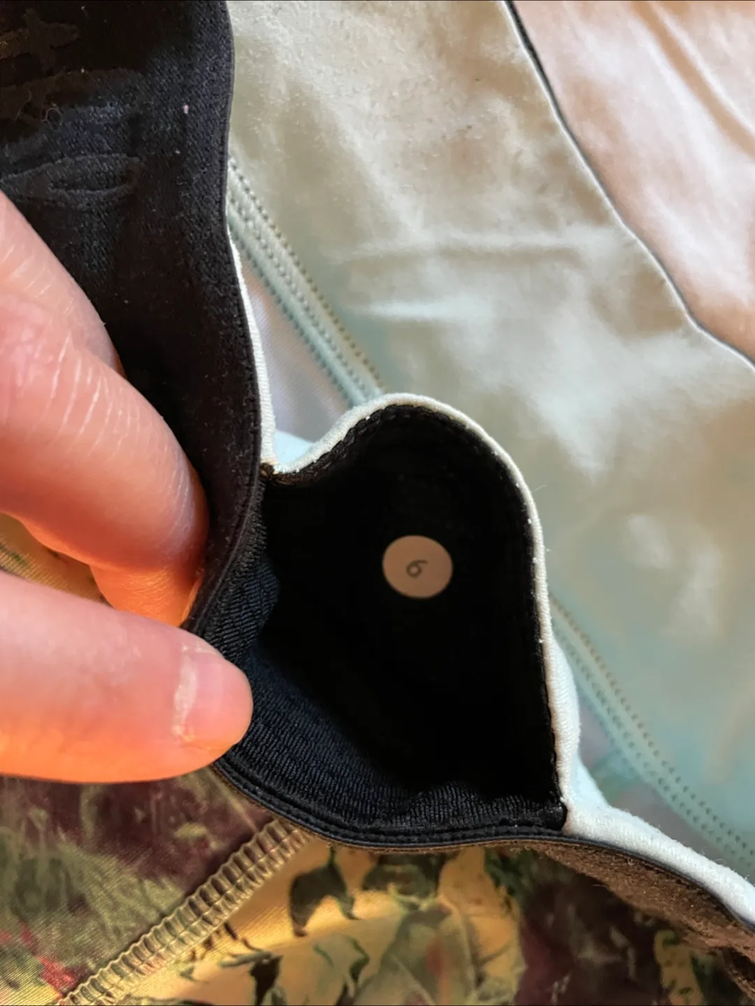 Lululemon size 6 wunder shorts image indicator(2)