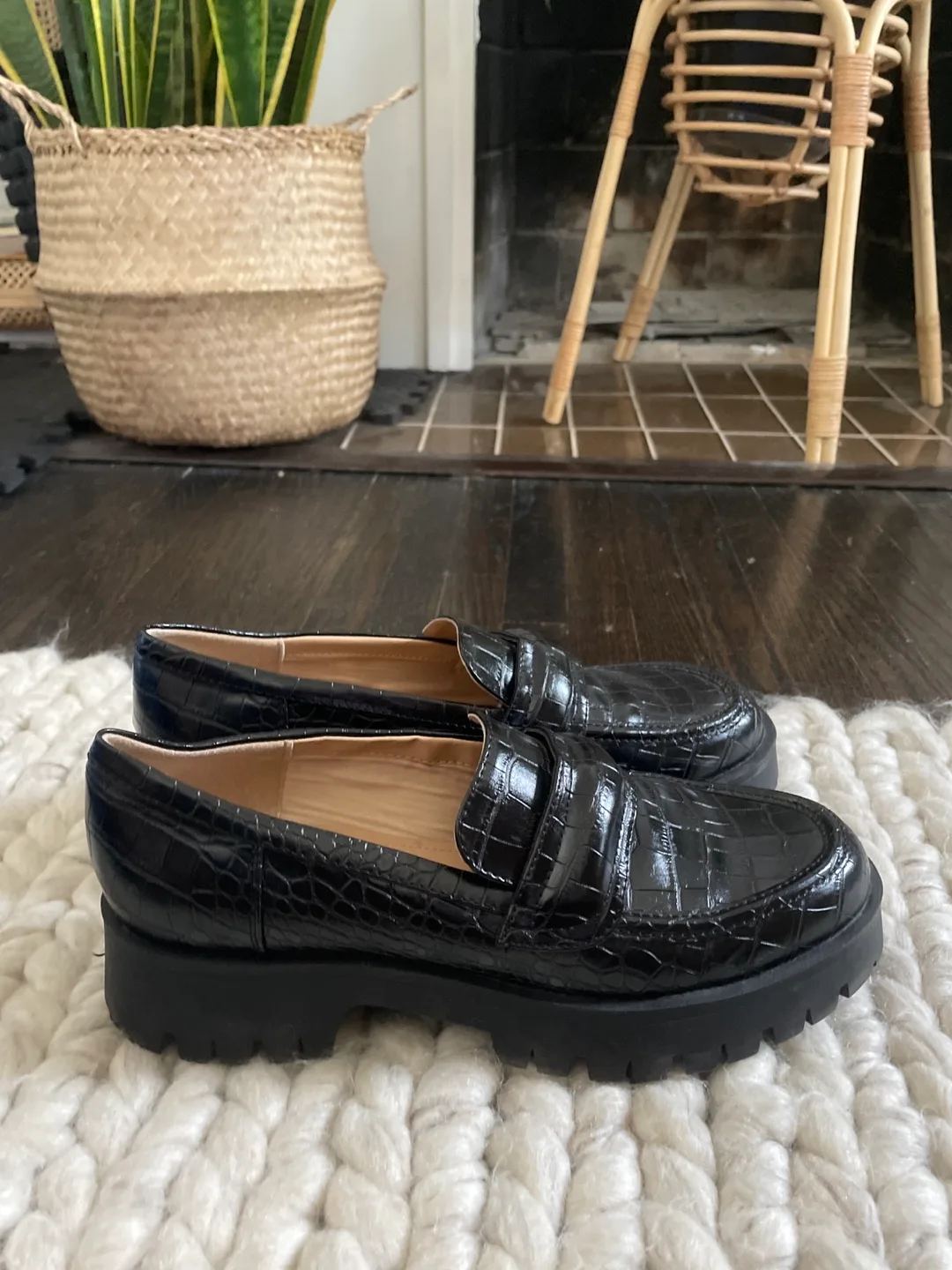 Nine West Chunky Leather Loafers 8.5 image indicator(2)