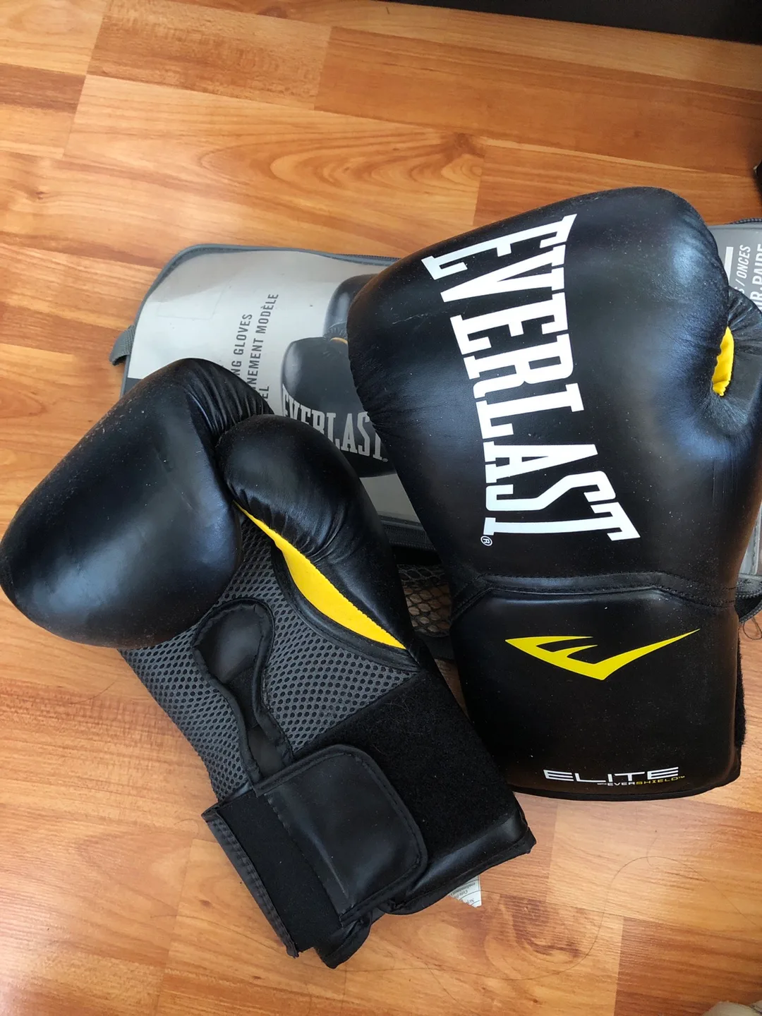 Everlast Elite Prostyle Training Gloves image indicator(2)