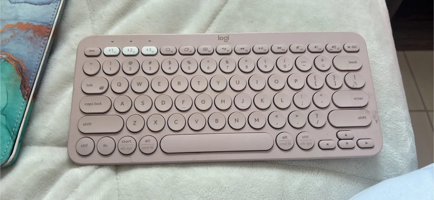 iPad 9Th Gen  64Gb with Bluetooth Keyboard and Pens and Case thumbnail