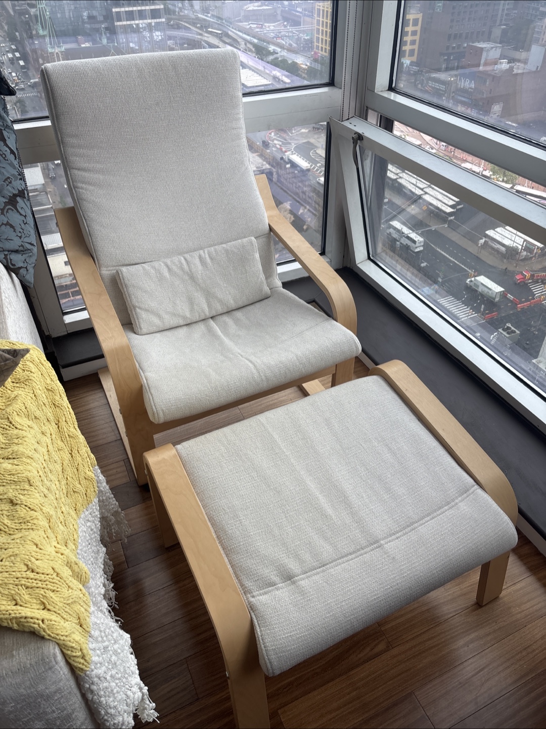 Relaxing chair with ottoman