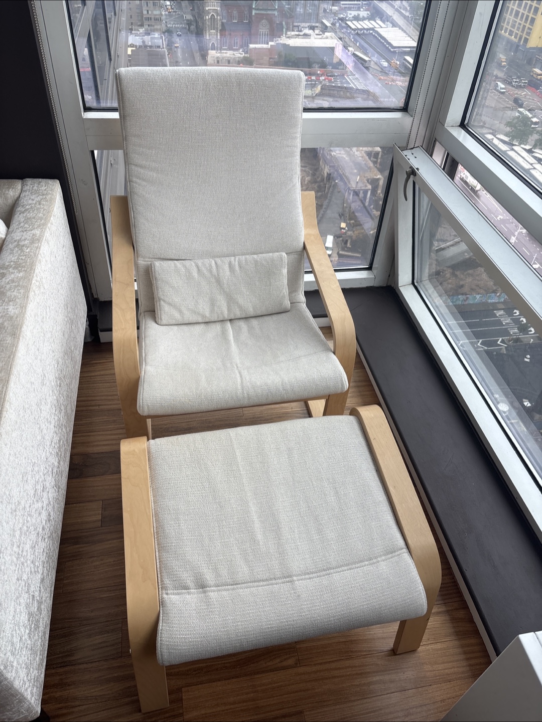 Relaxing chair with ottoman - photo 2