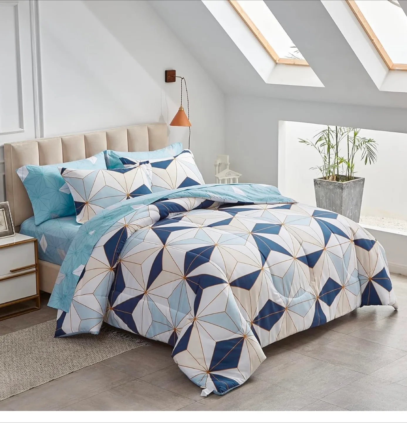 Comforter set with geometric design thumbnail