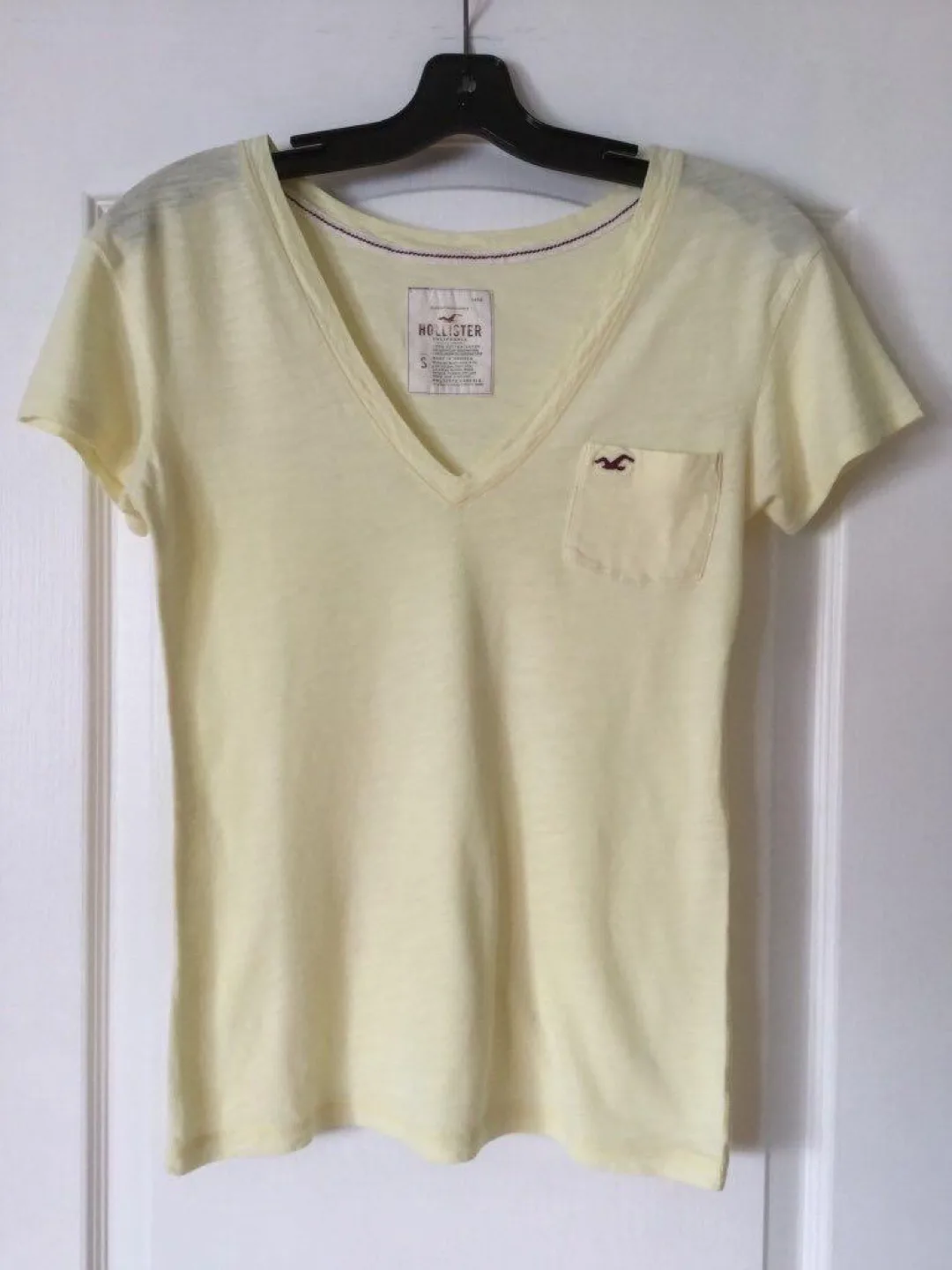 Hollister Yellow V-Neck Pocket Tee - Size Small thumbnail