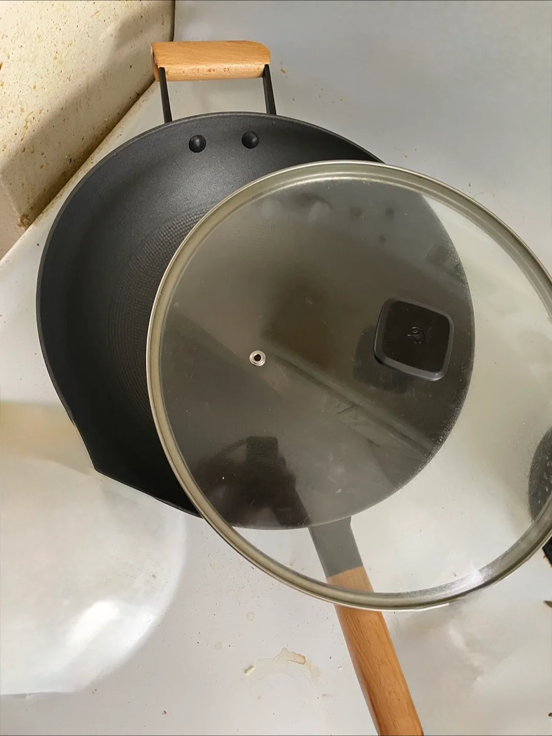 Wok with Lid thumbnail